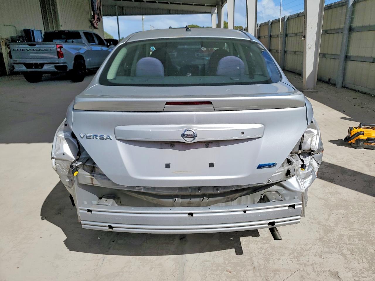 2015 NISSAN VERSA