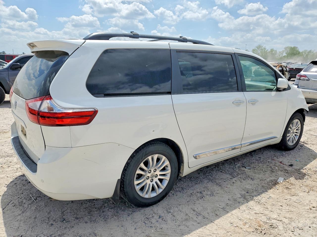 2015 TOYOTA SIENNA