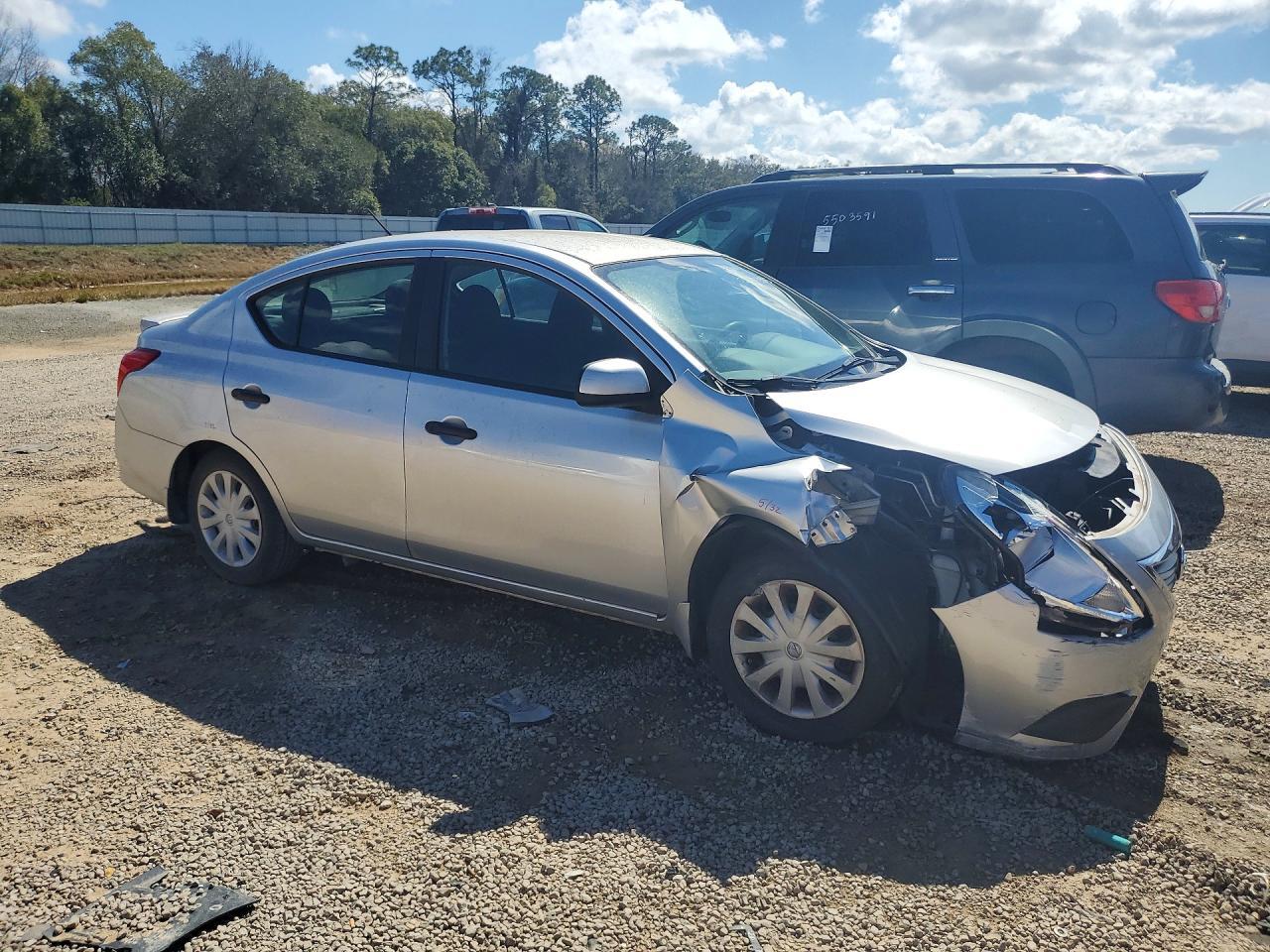 2016 NISSAN VERSA