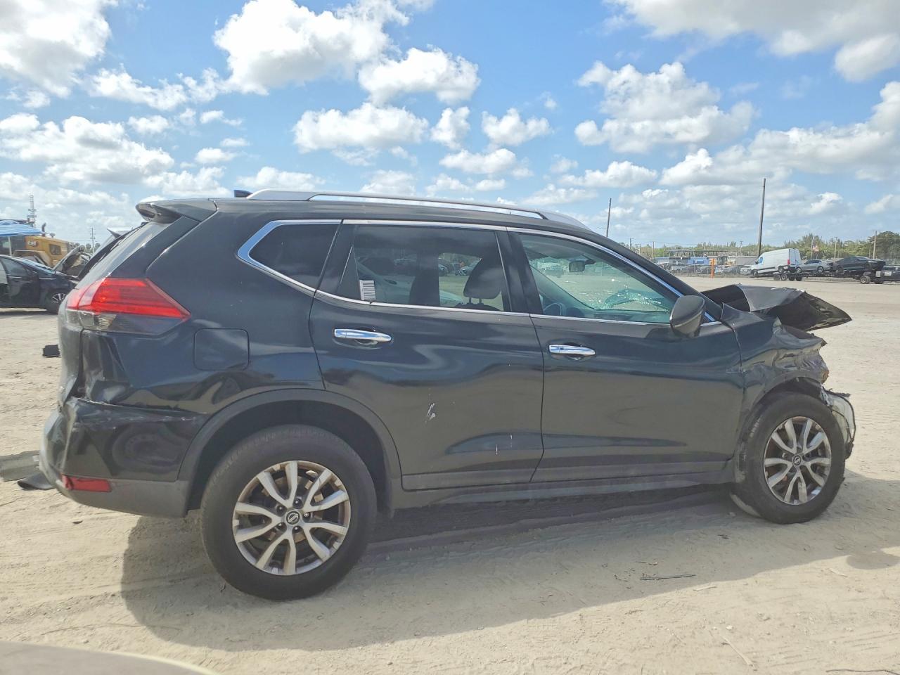 2017 NISSAN ROGUE