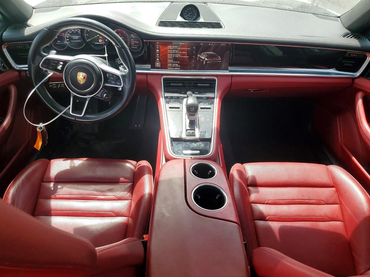 2018 PORSCHE Panamera