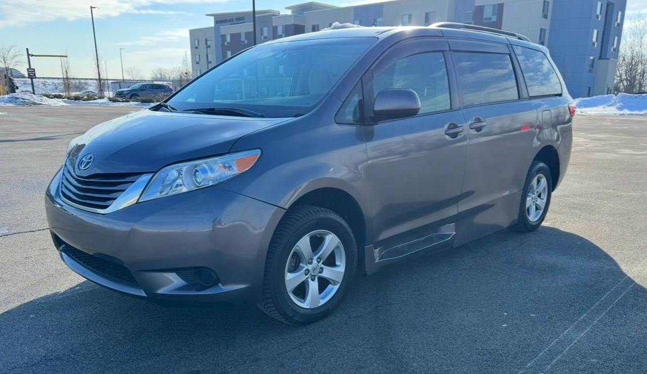 2016 TOYOTA SIENNA
