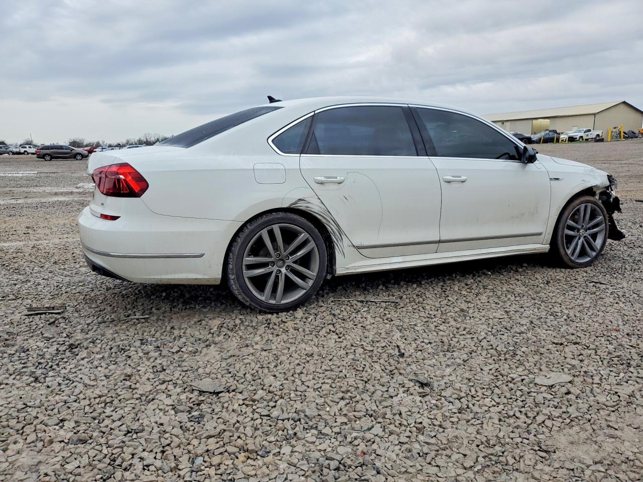 2017 VOLKSWAGEN Passat