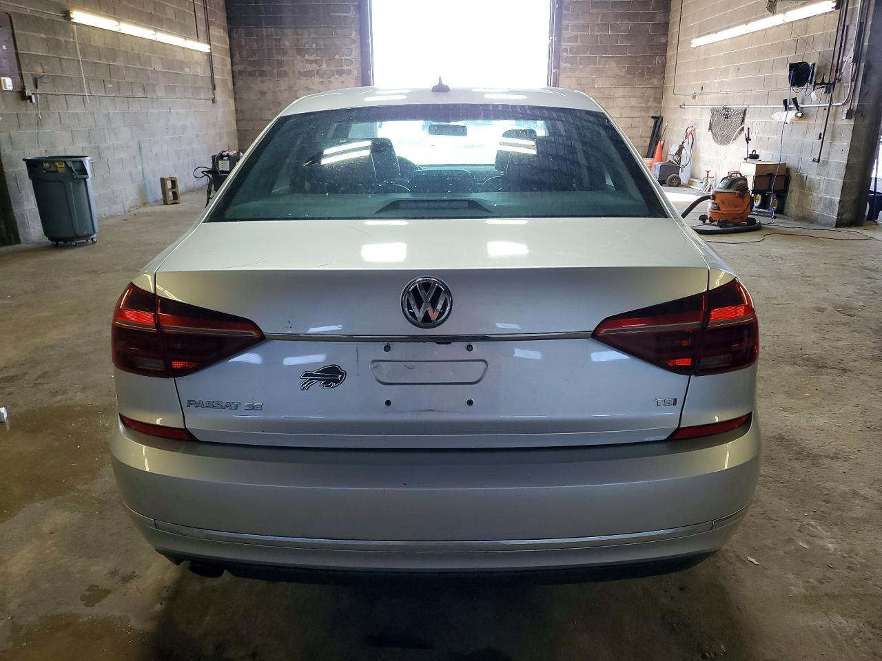 2017 VOLKSWAGEN Passat