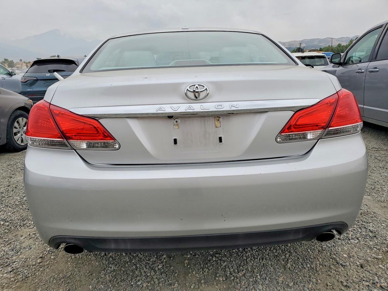 2011 TOYOTA Avalon