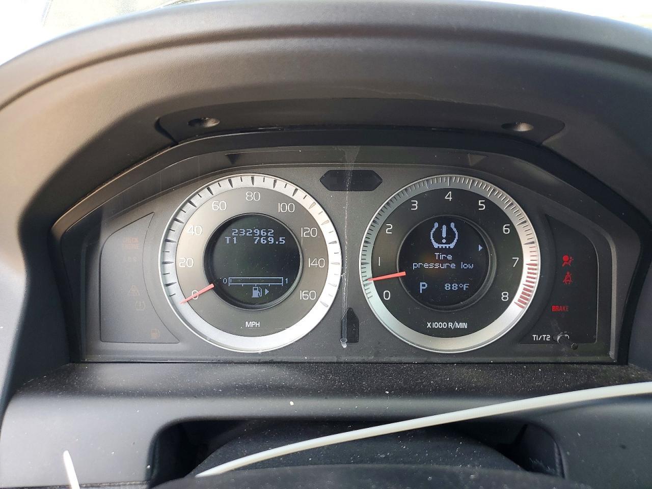 2011 VOLVO XC60