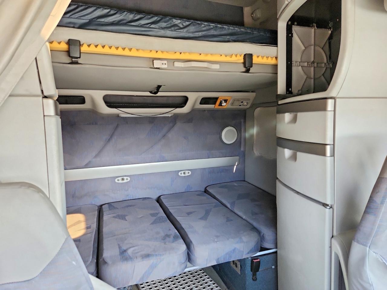 2003 VOLVO VNL