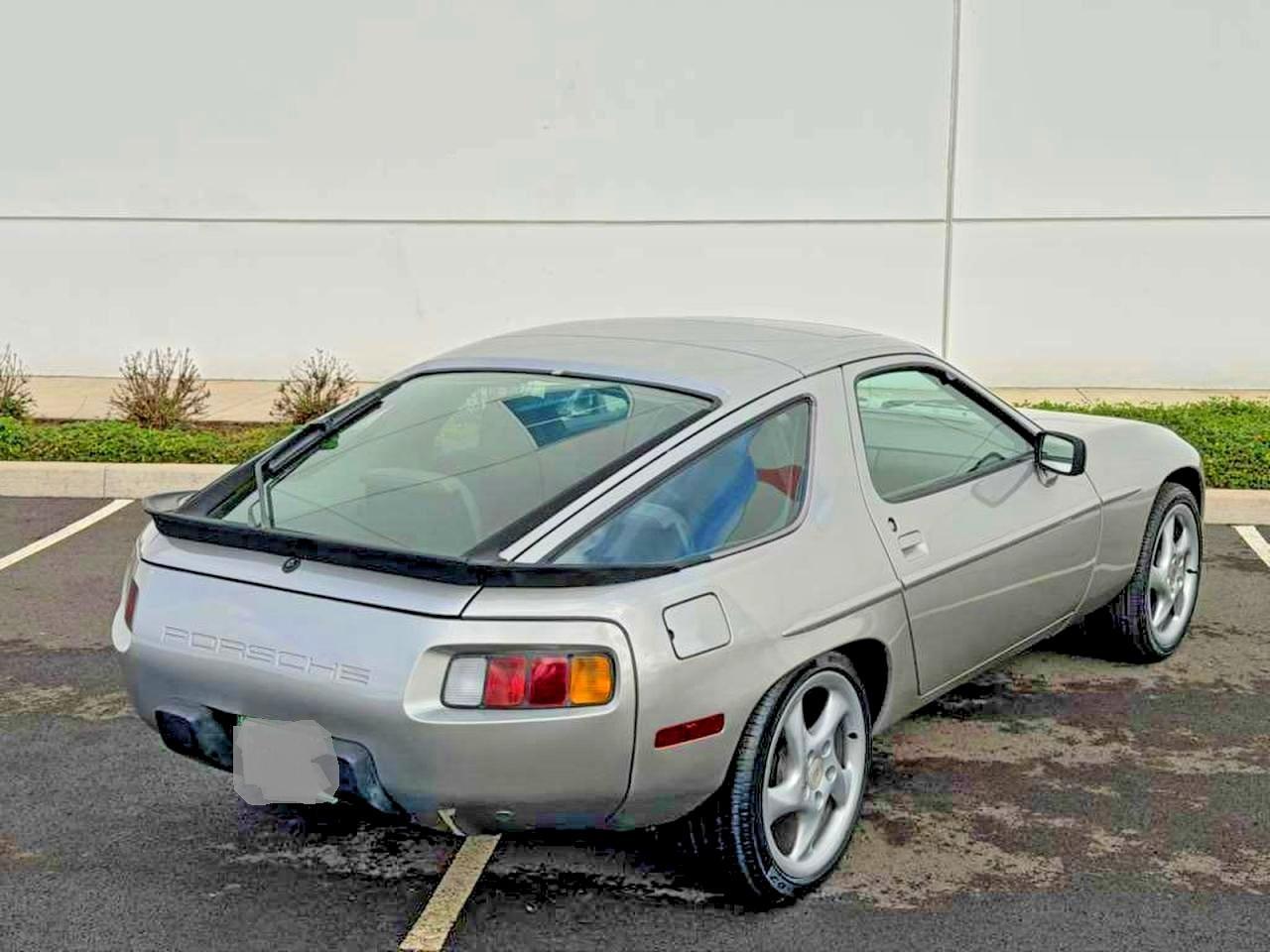 1982 PORSCHE 928