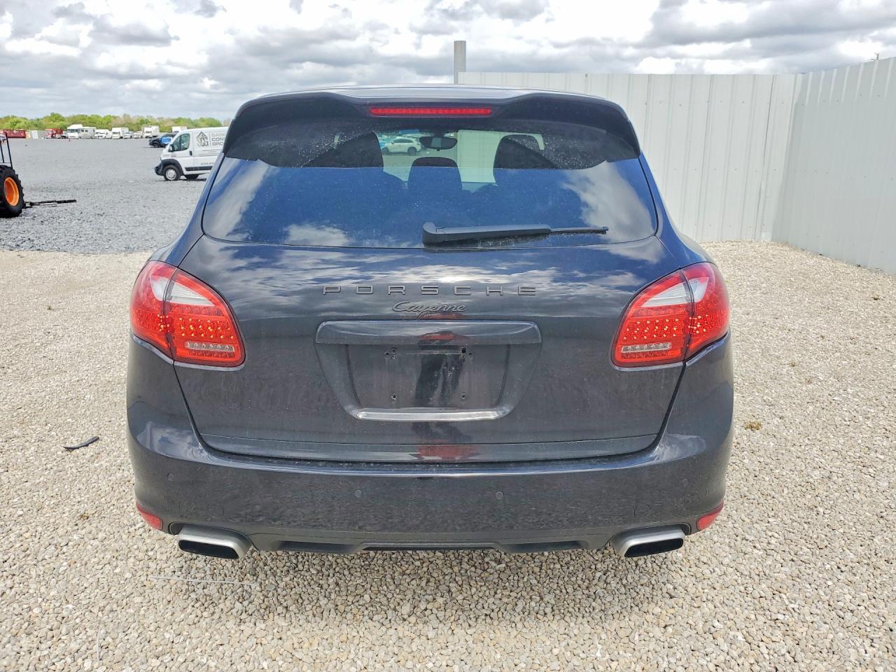 2011 PORSCHE CAYENNE