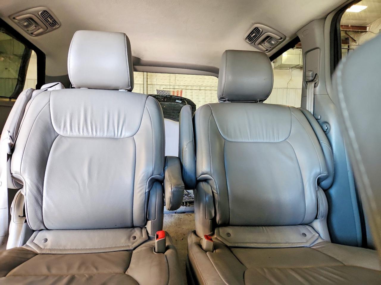 2009 TOYOTA SIENNA
