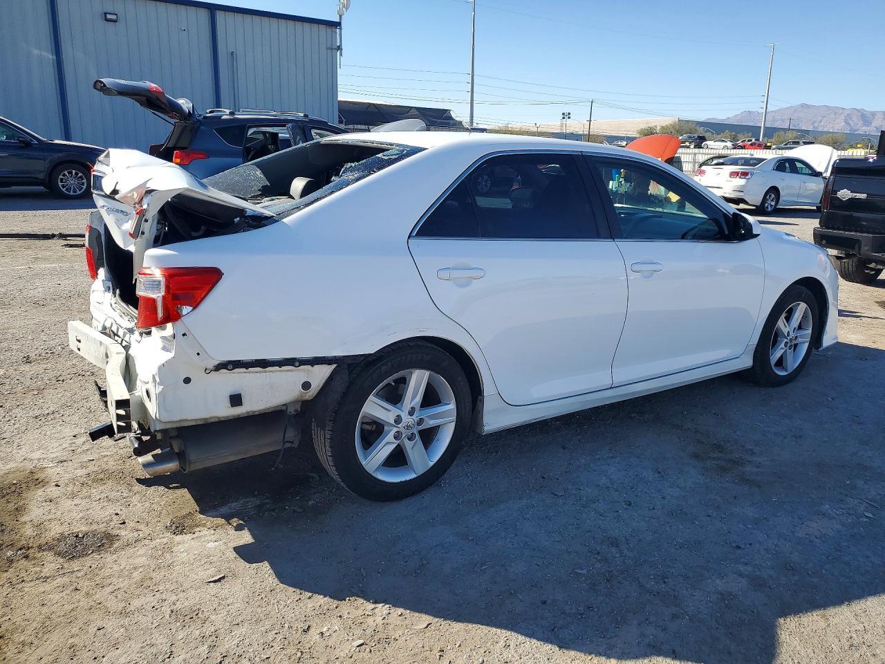 2014 TOYOTA CAMRY