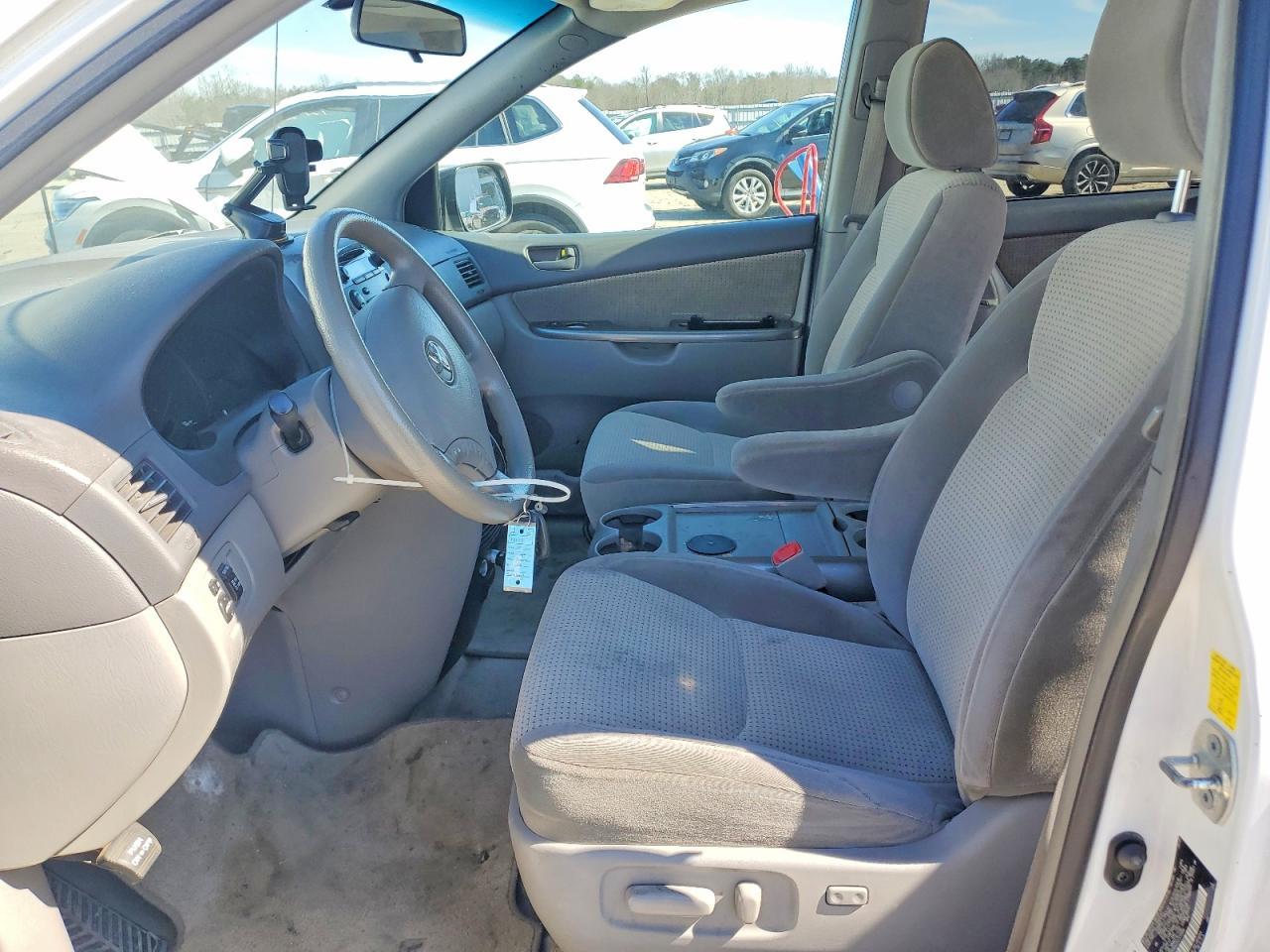 2010 TOYOTA SIENNA