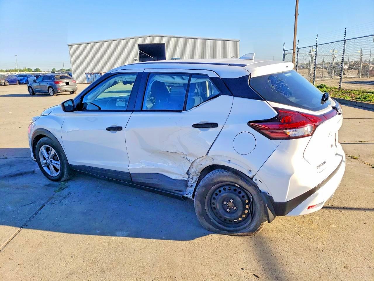 2023 NISSAN KICKS