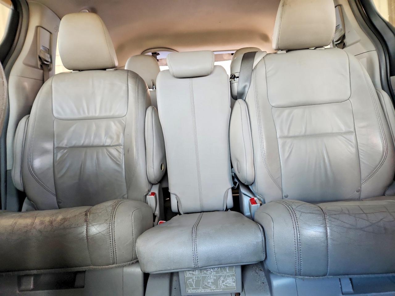 2015 TOYOTA SIENNA