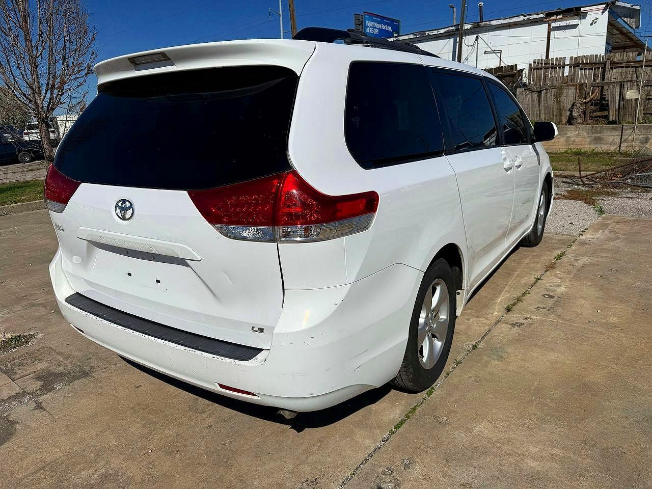 2012 TOYOTA SIENNA