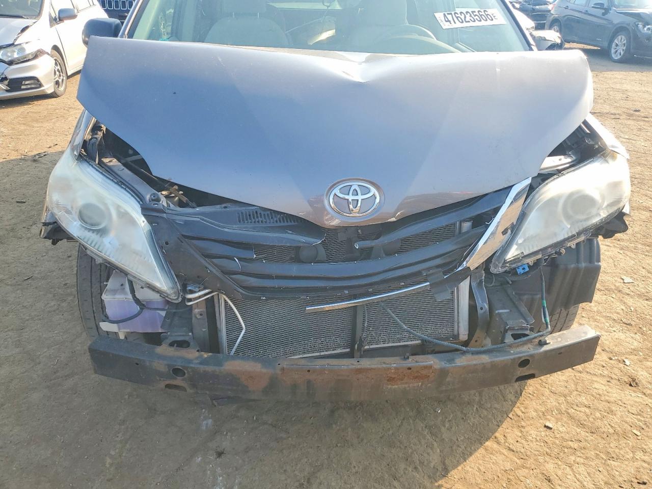2014 TOYOTA SIENNA