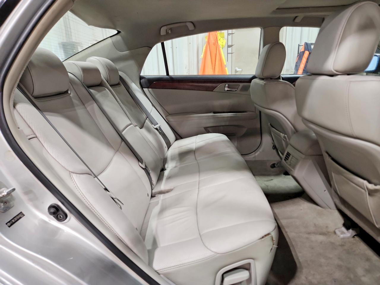 2011 TOYOTA Avalon