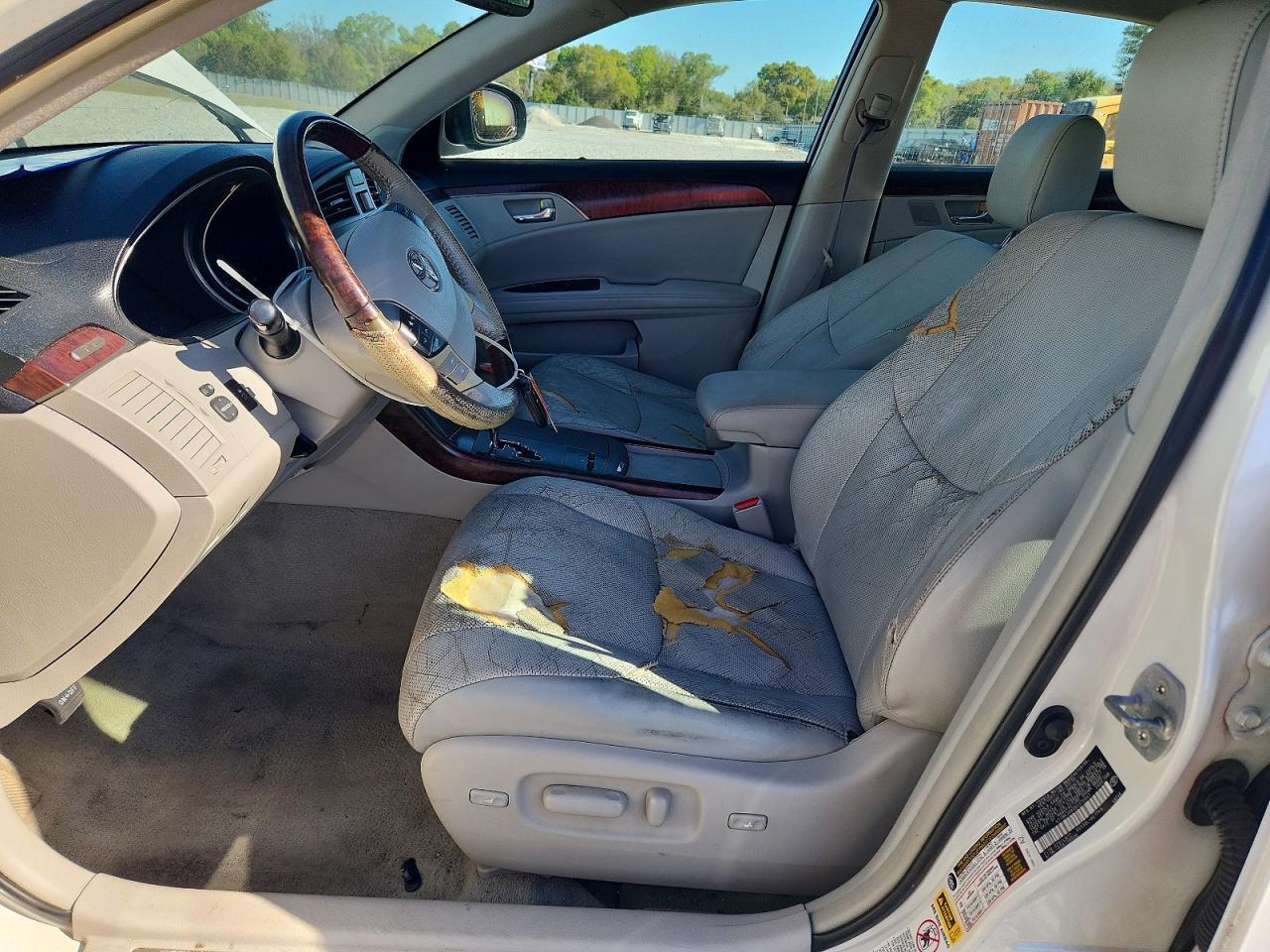2011 TOYOTA Avalon