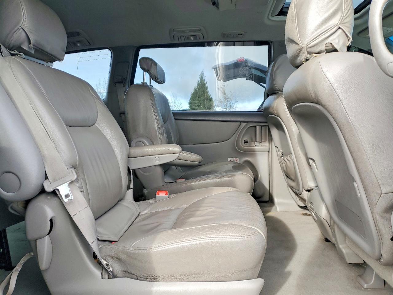 2004 TOYOTA SIENNA