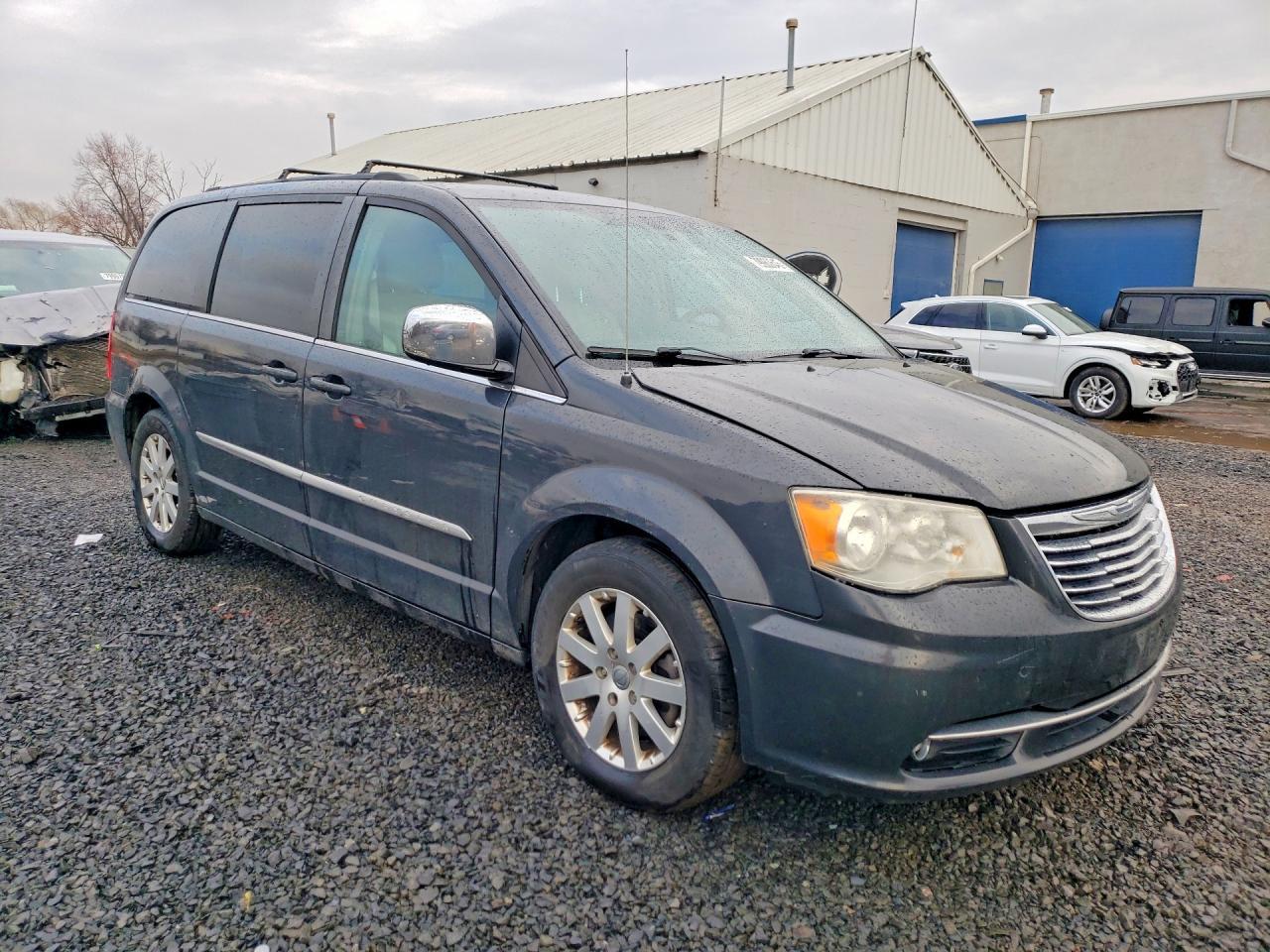 2012 CHRYSLER Town & Country