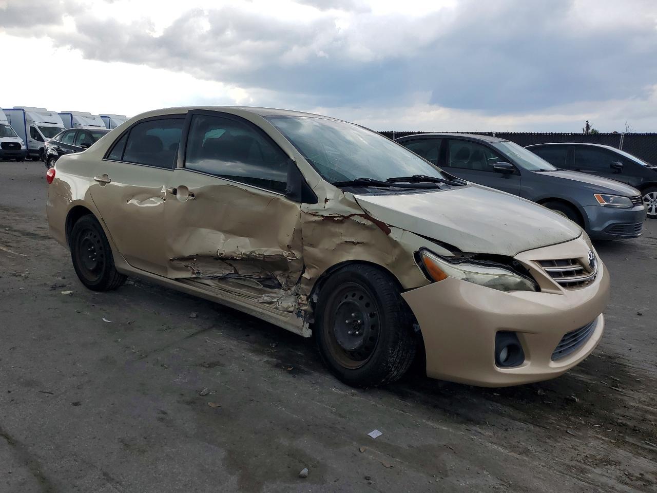 2013 TOYOTA COROLLA