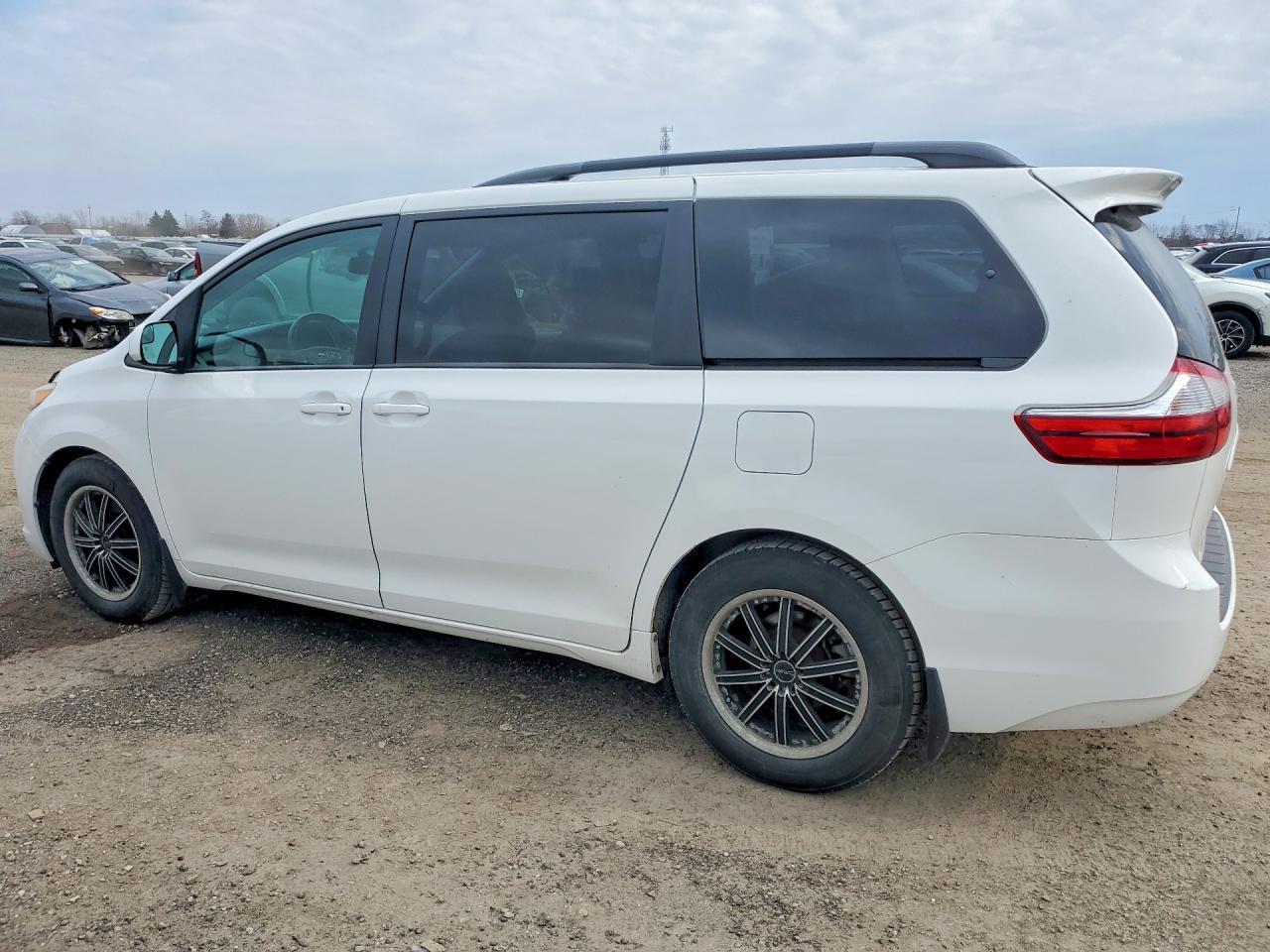 2017 TOYOTA SIENNA