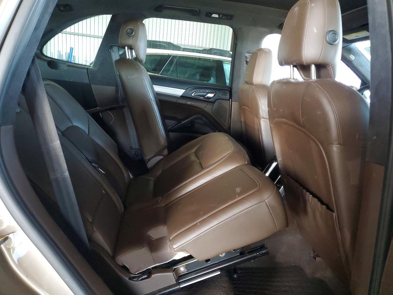 2016 PORSCHE CAYENNE