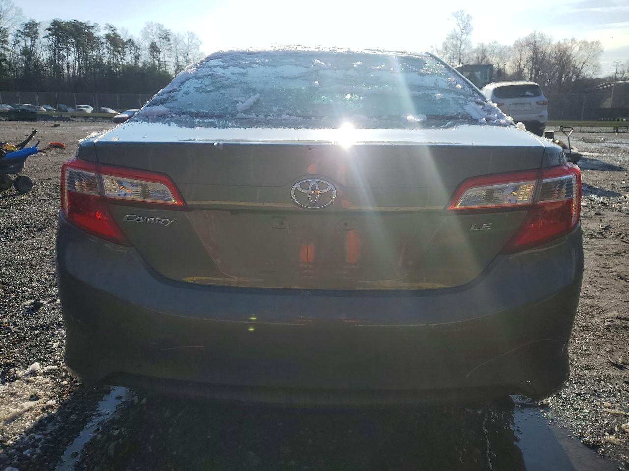 2014 TOYOTA CAMRY