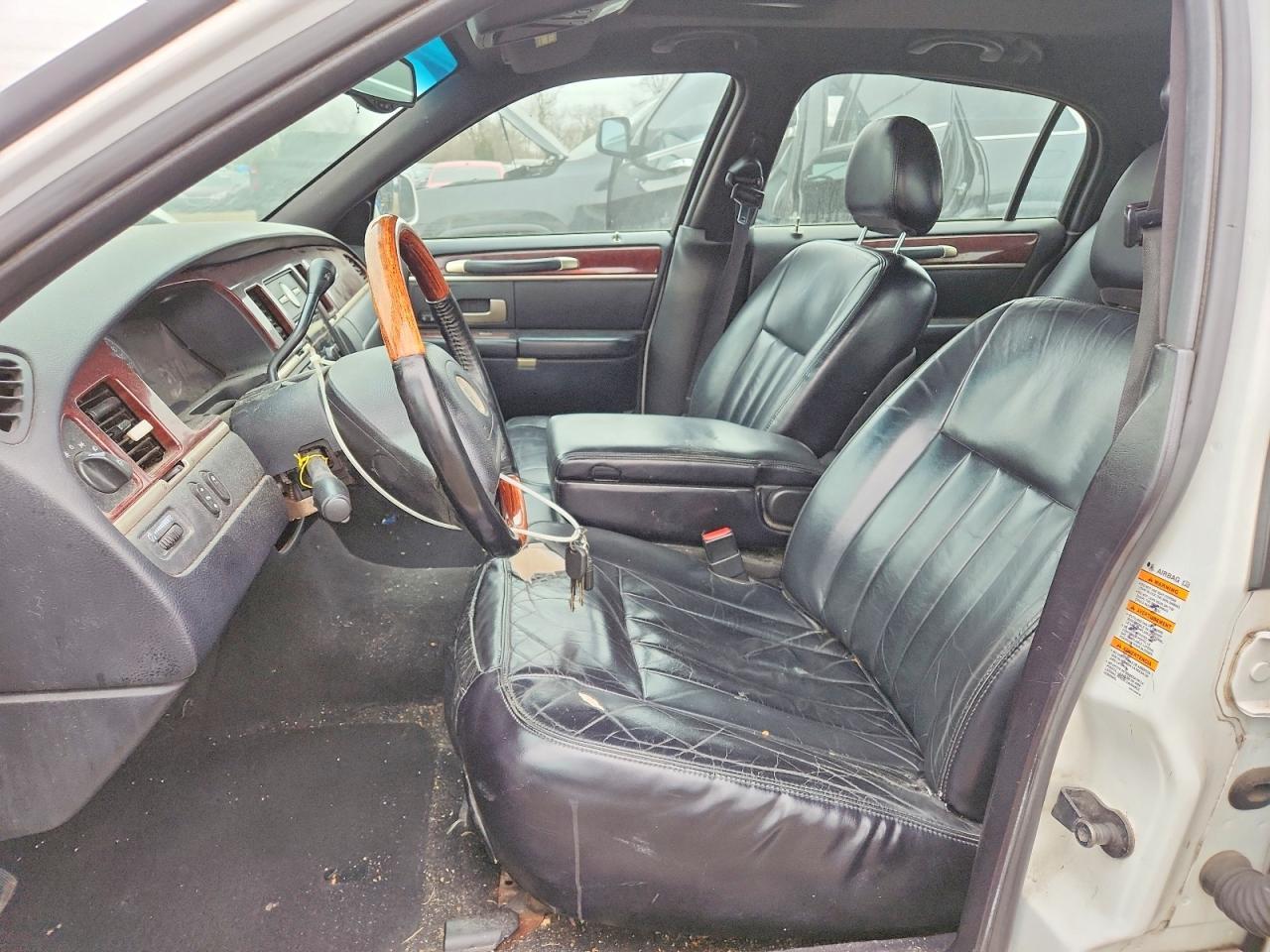 2003 LINCOLN Town Car