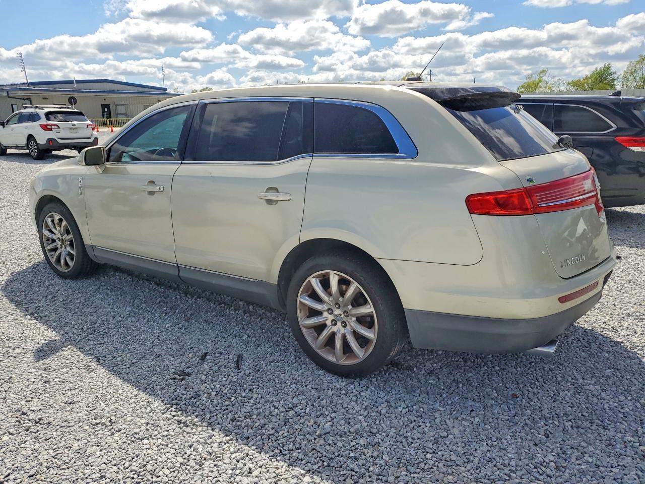 2010 LINCOLN MKT