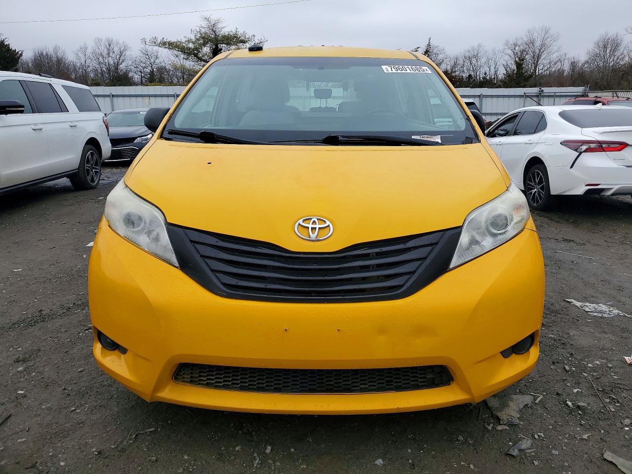 2016 TOYOTA SIENNA