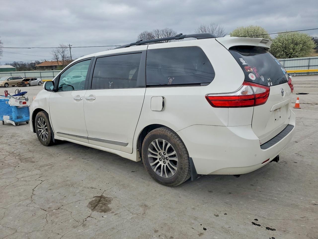 2018 TOYOTA SIENNA