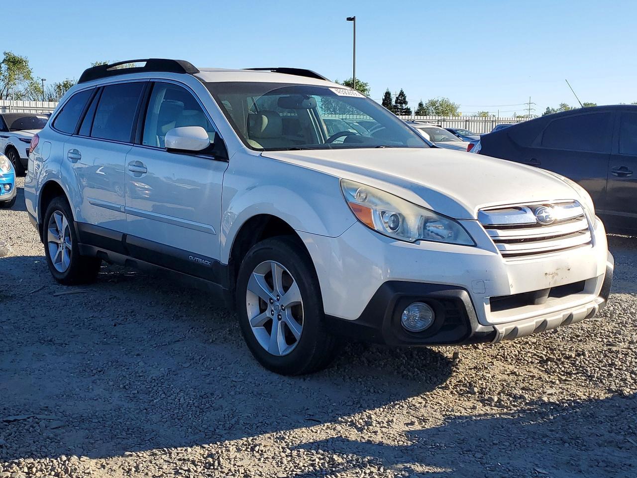 2013 SUBARU Outback