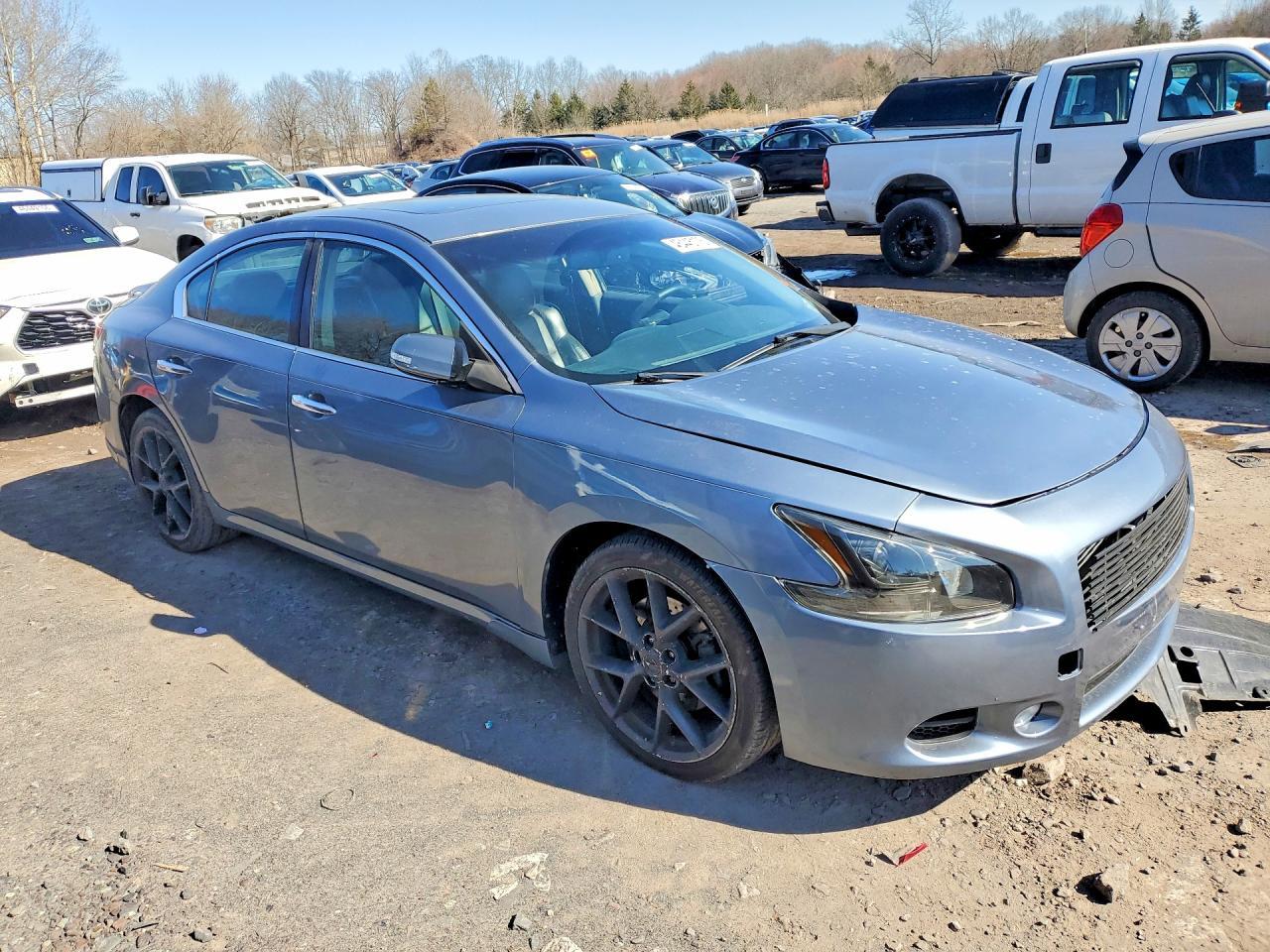 2010 NISSAN Maxima