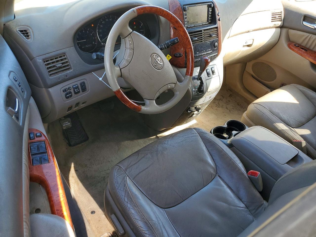 2010 TOYOTA SIENNA