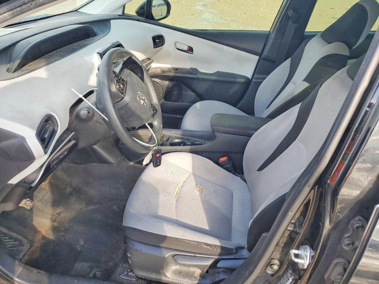 2019 TOYOTA PRIUS
