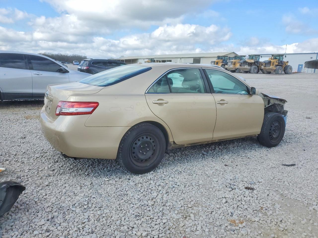 2011 TOYOTA CAMRY