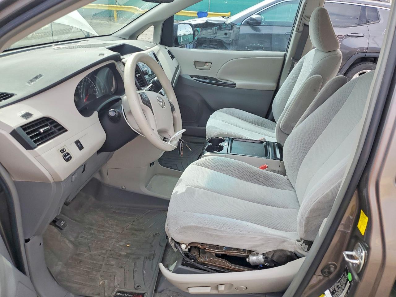 2011 TOYOTA SIENNA