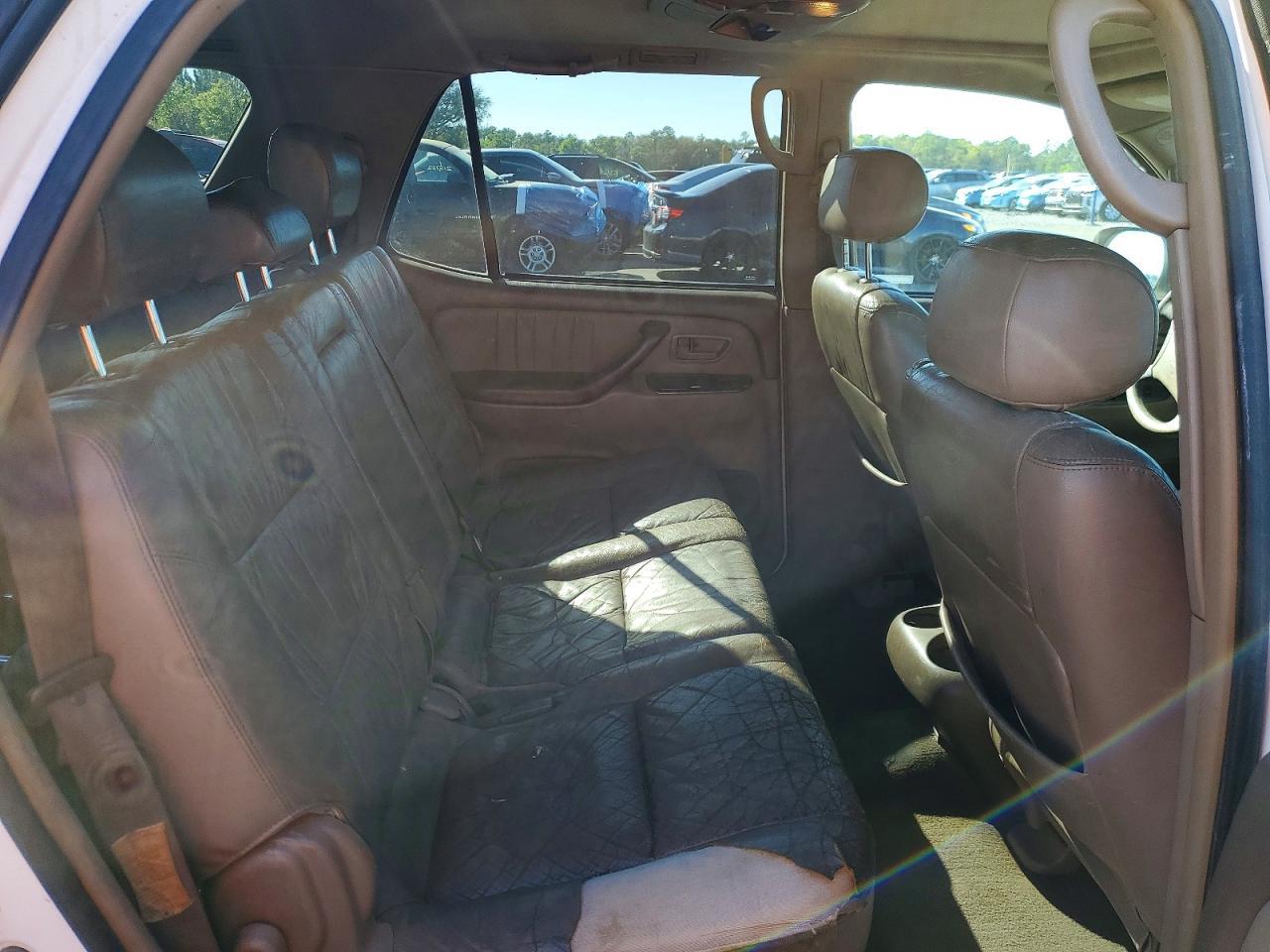 2004 TOYOTA Sequoia