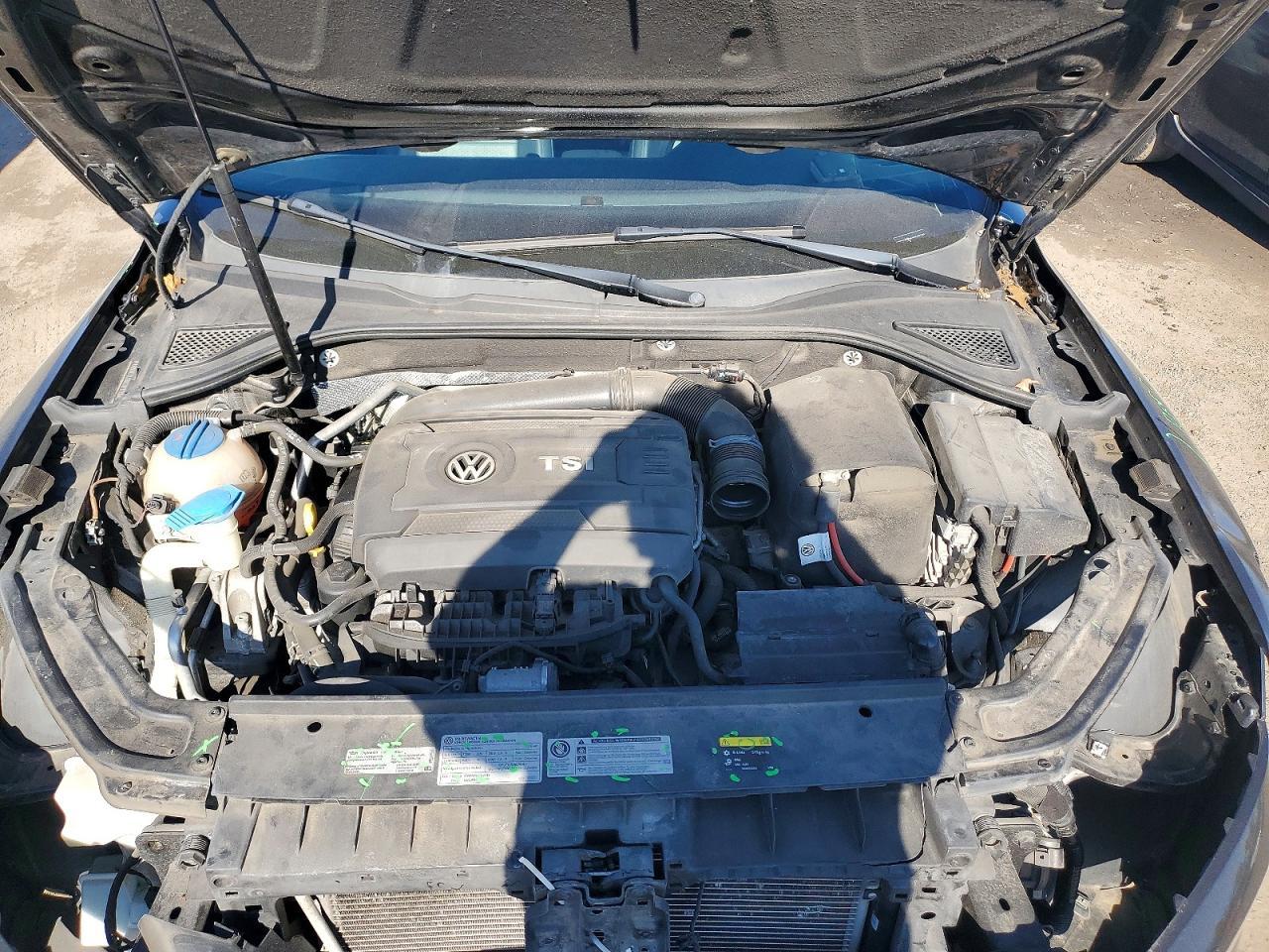 2016 VOLKSWAGEN Passat