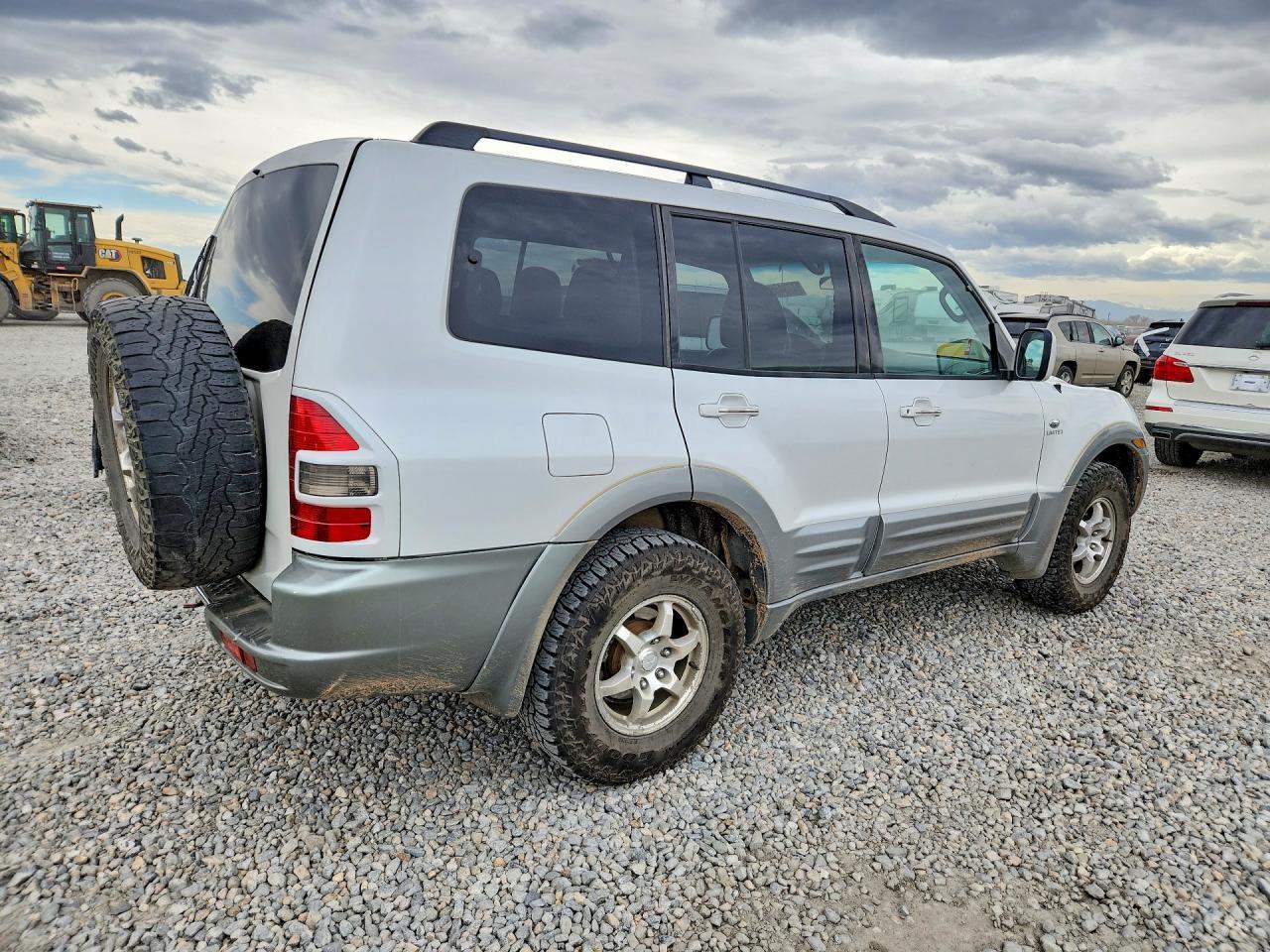 2002 MITSUBISHI Montero