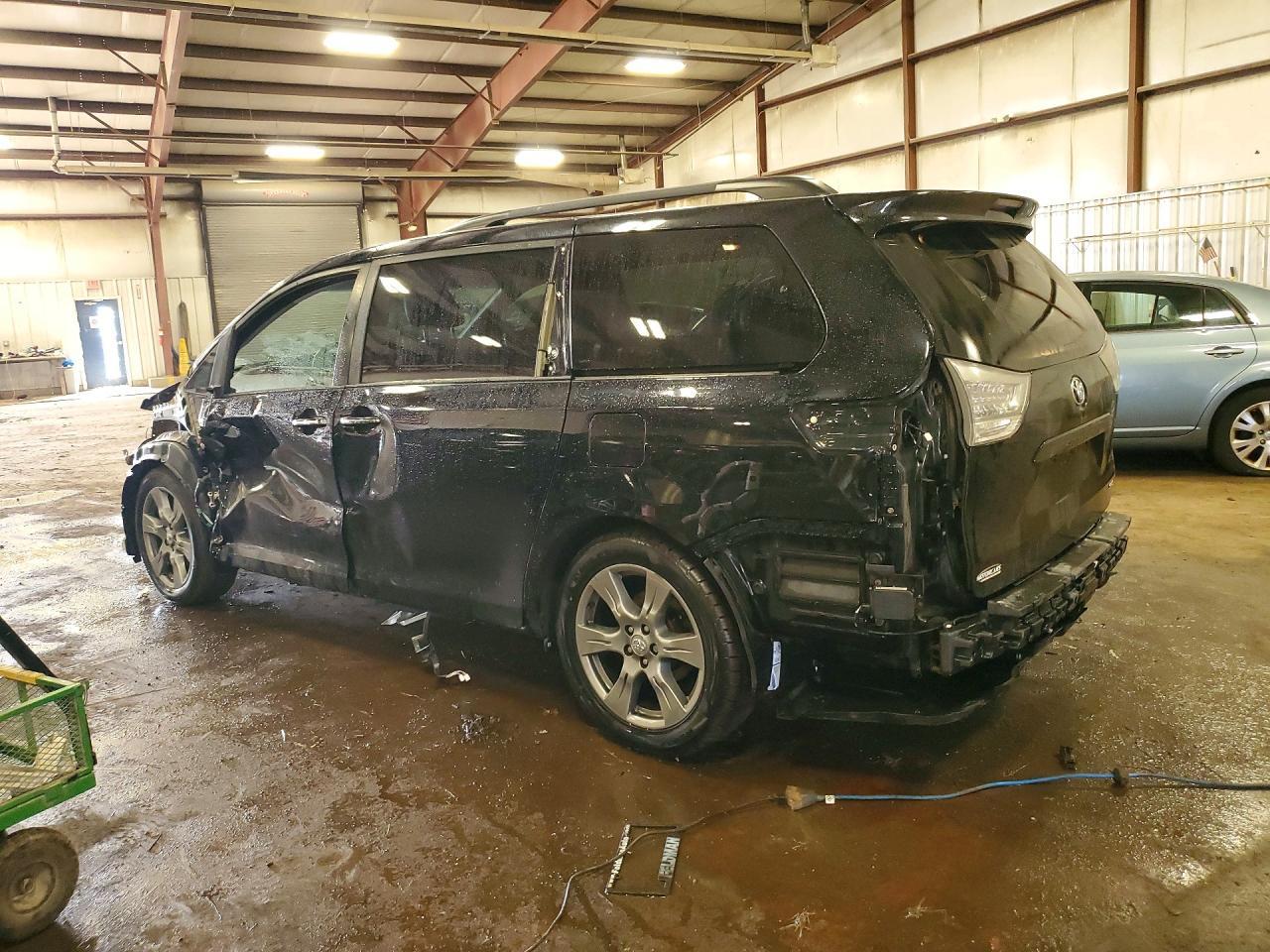 2017 TOYOTA SIENNA