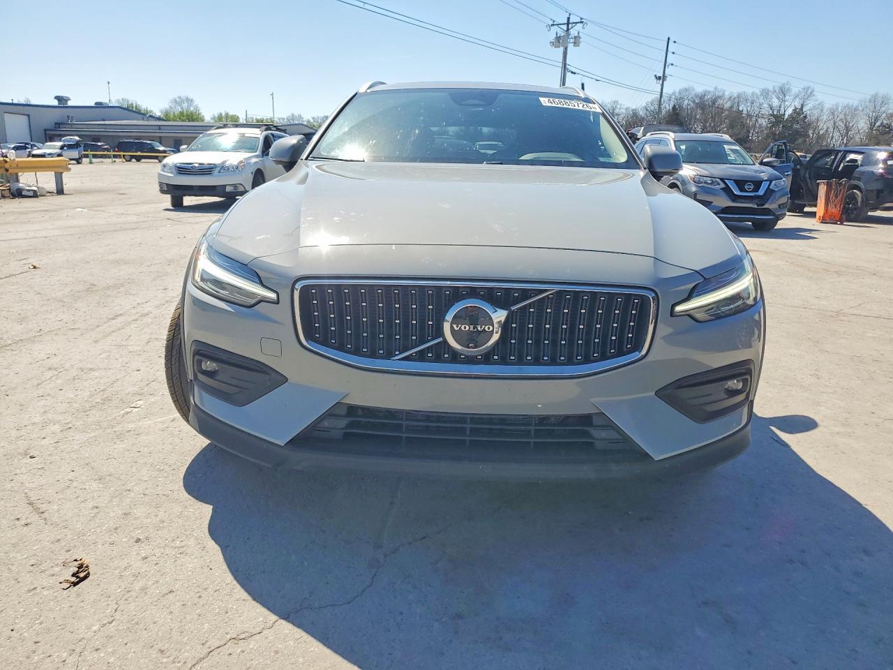 2025 VOLVO V60