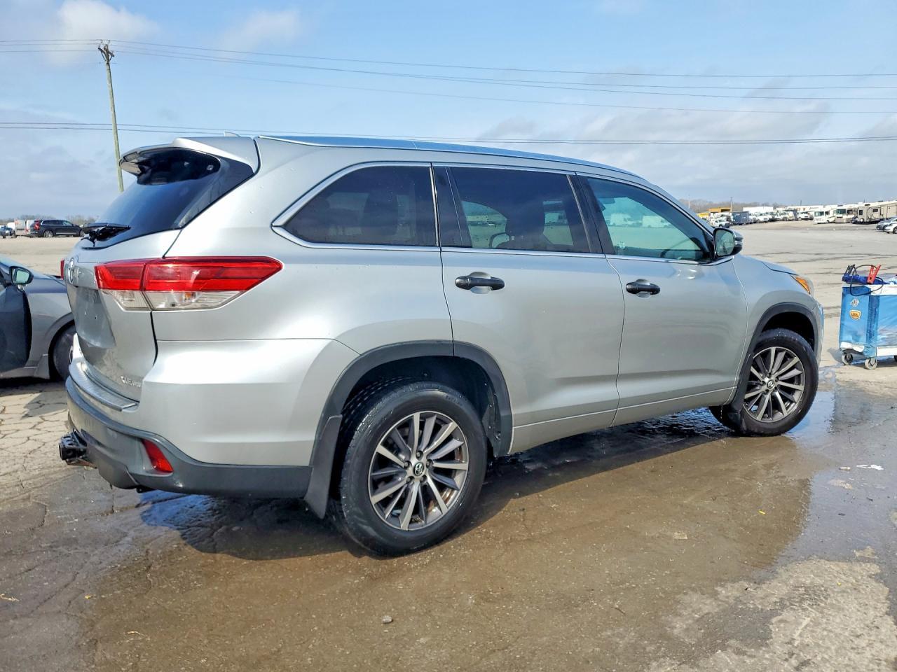 2017 TOYOTA HIGHLANDER