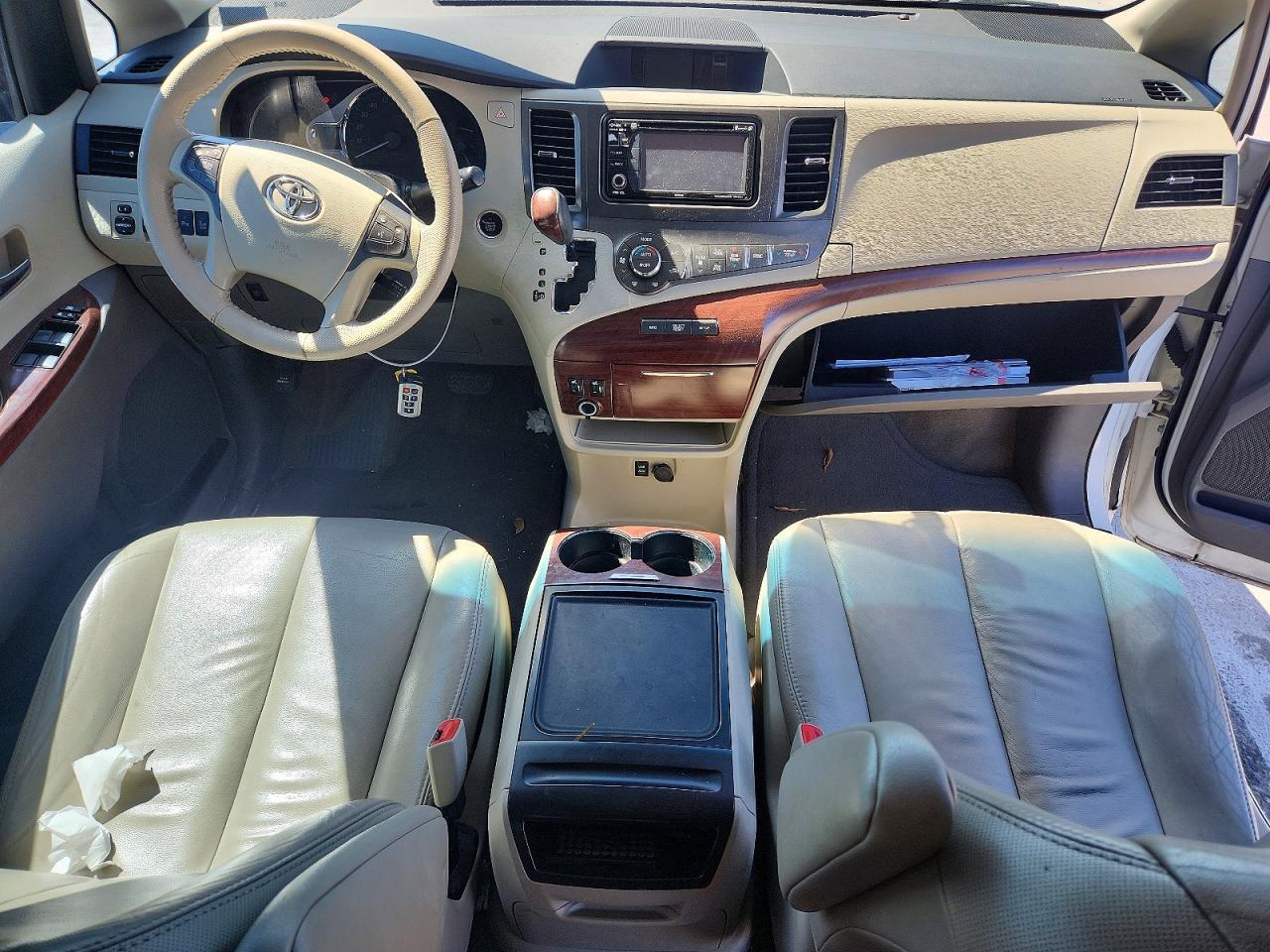 2014 TOYOTA SIENNA