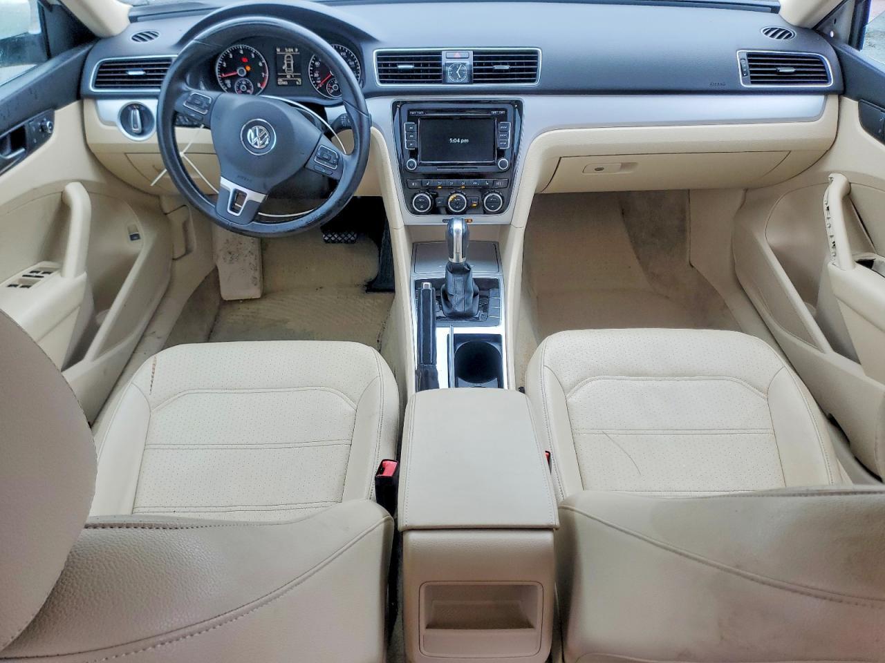 2012 VOLKSWAGEN Passat