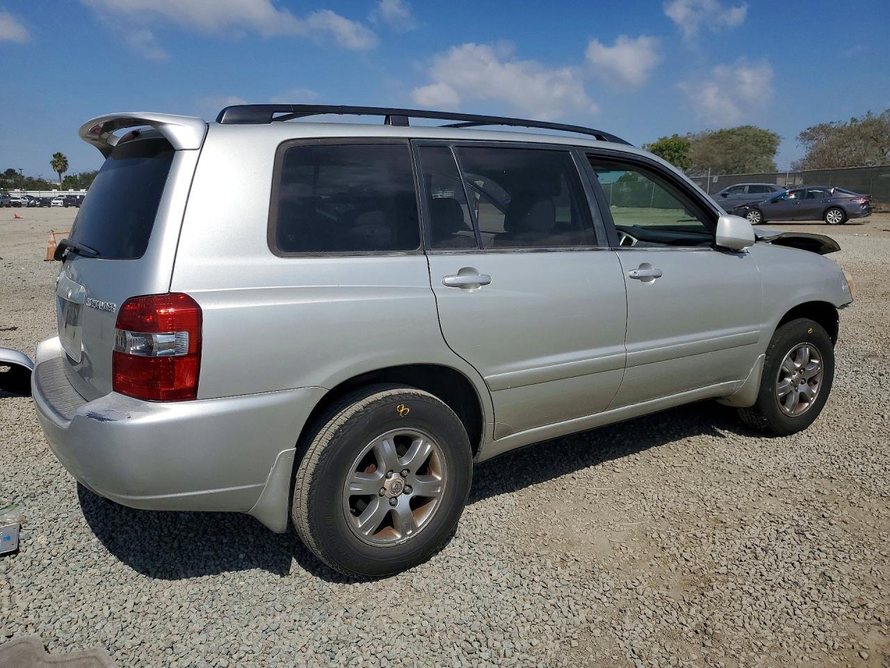 2004 TOYOTA HIGHLANDER