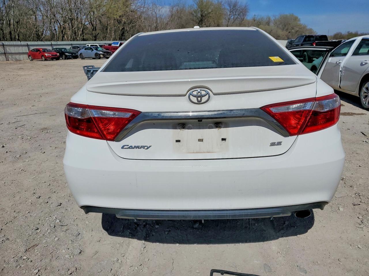 2016 TOYOTA CAMRY