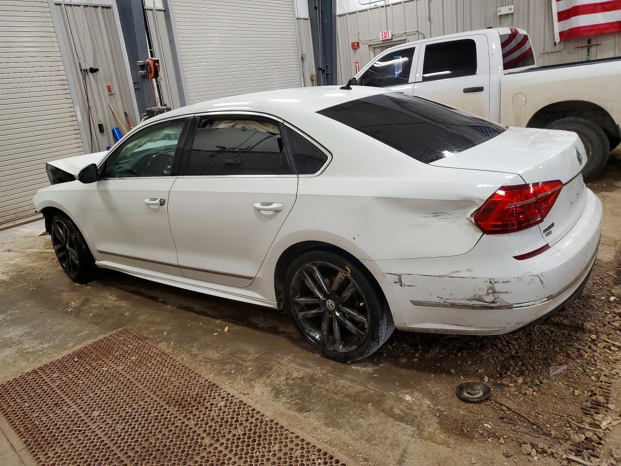 2016 VOLKSWAGEN Passat