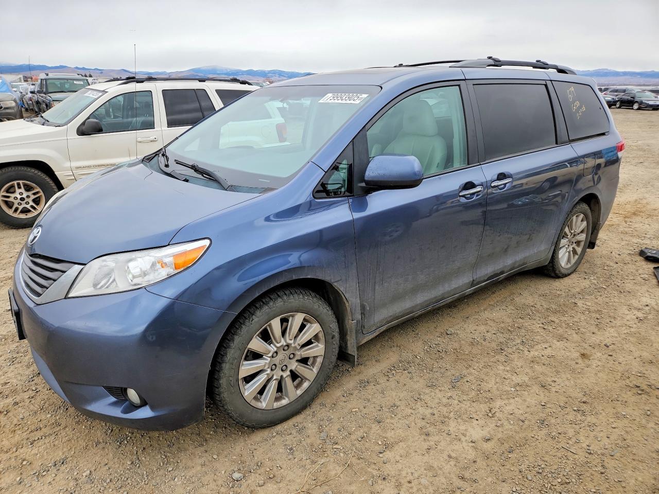 2014 TOYOTA SIENNA